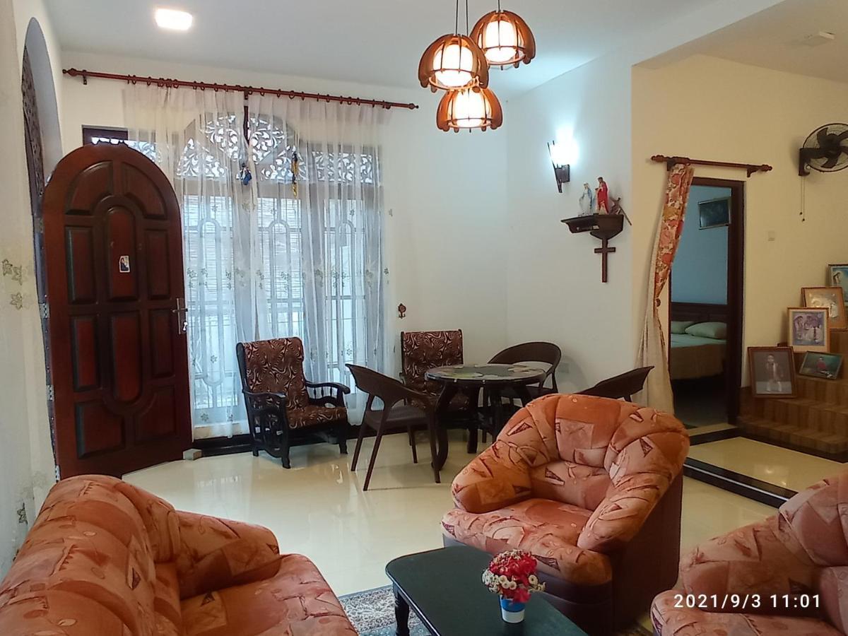 Arusha Guest House Negombo Esterno foto